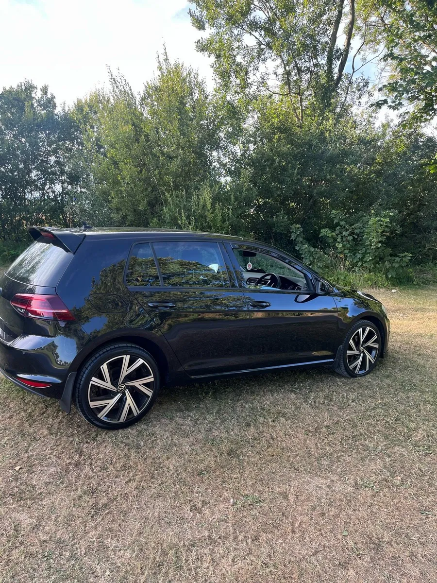 VW GOLF BLACK 1.6 TDI MATCH - Image 2