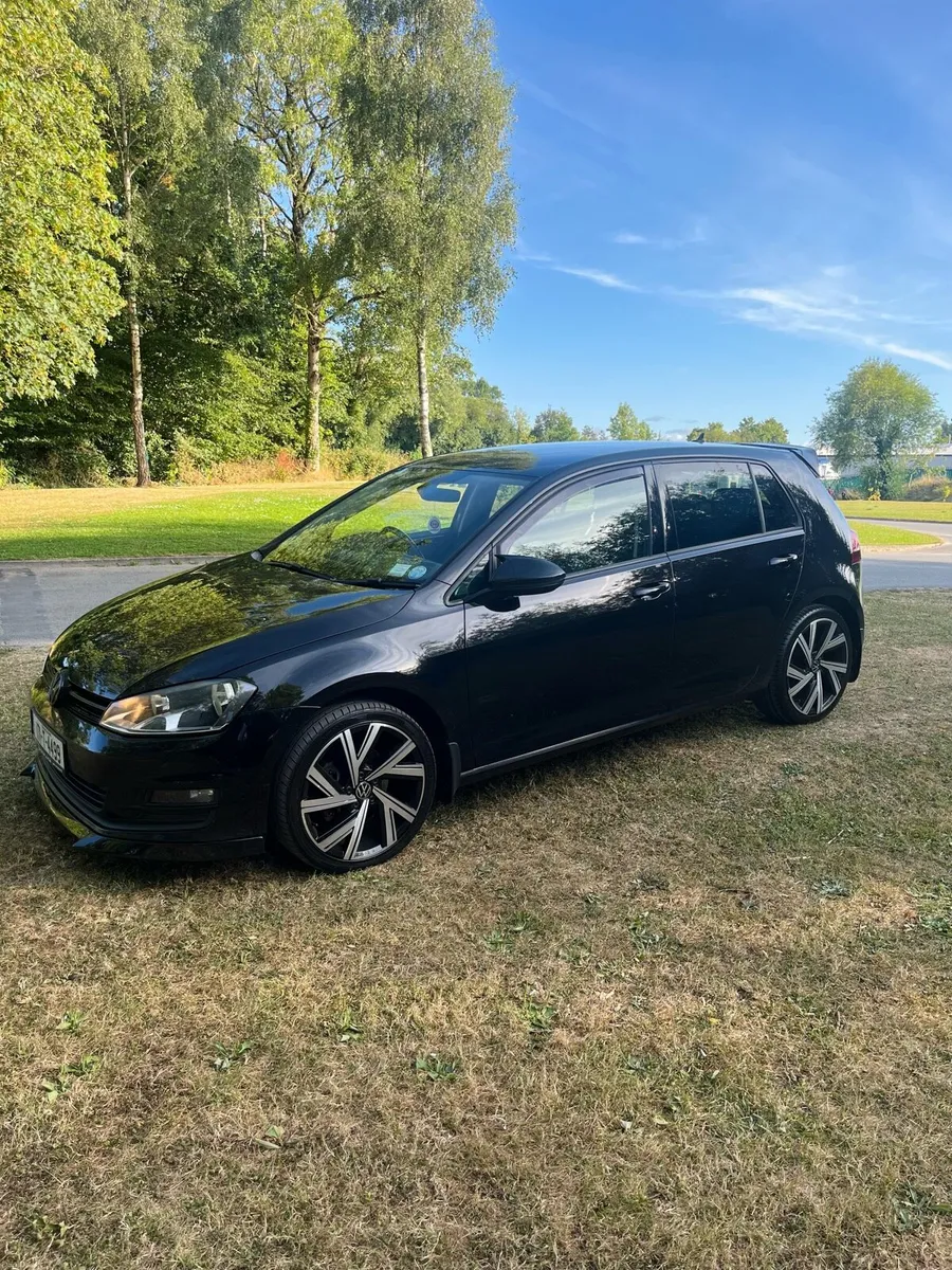 VW GOLF BLACK 1.6 TDI MATCH - Image 1