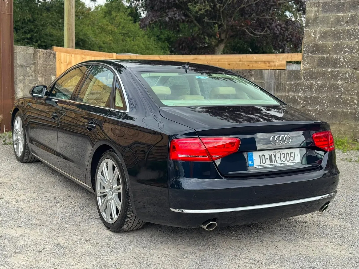 Audi A8 2010 - Image 2