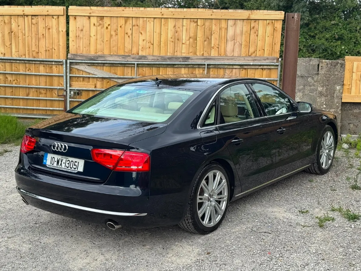 Audi A8 2010 - Image 3
