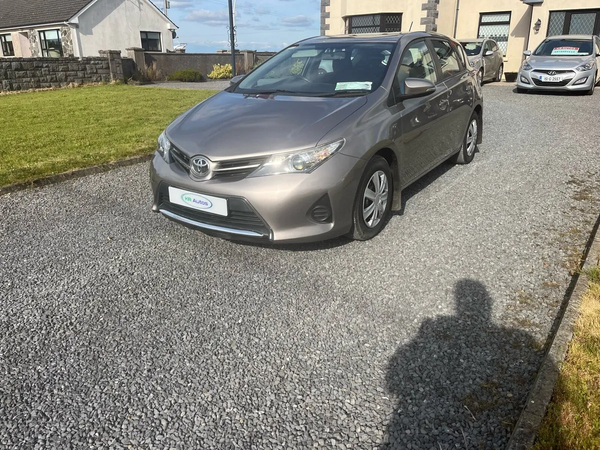 2013 Toyota Auris 1.3 petrol - Image 2