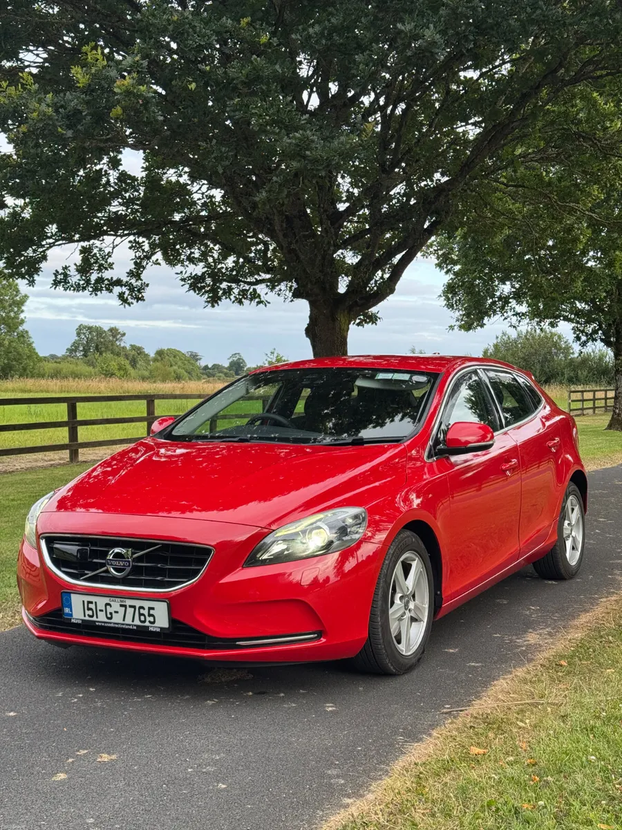 2015 Volvo V40 1.6 Petrol Automatic full spec - Image 1
