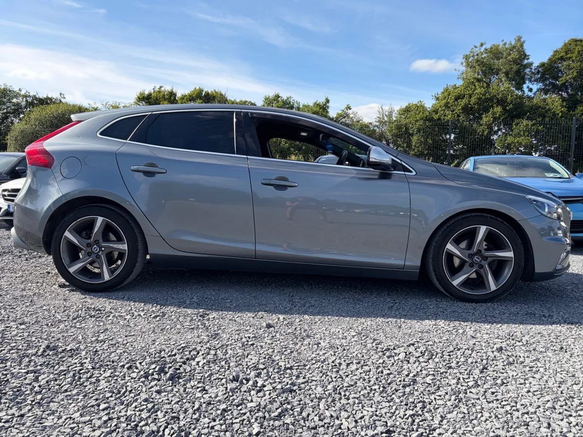 2015 VOLVO V40 R-DESIGN 1.6 115 BHP - Image 2