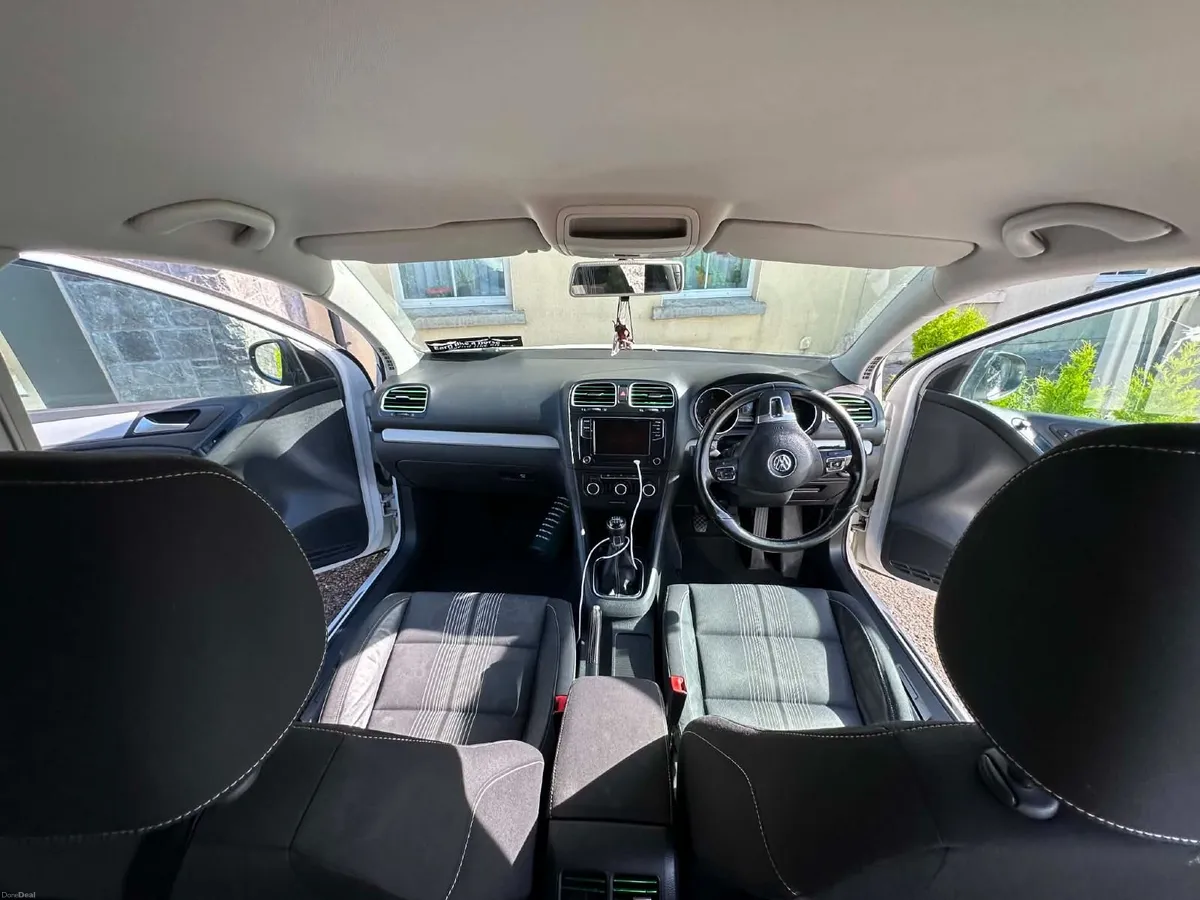 Volkswagen Golf 2012 - Image 2