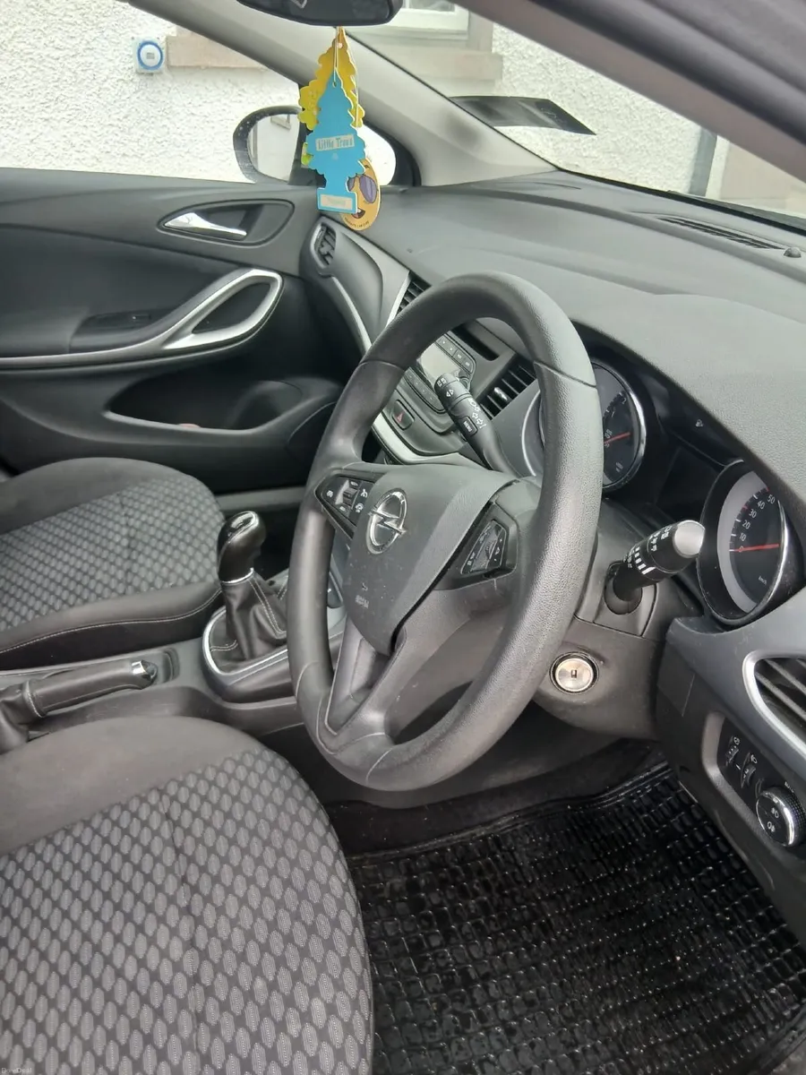 Opel Astra 2019 - Image 6