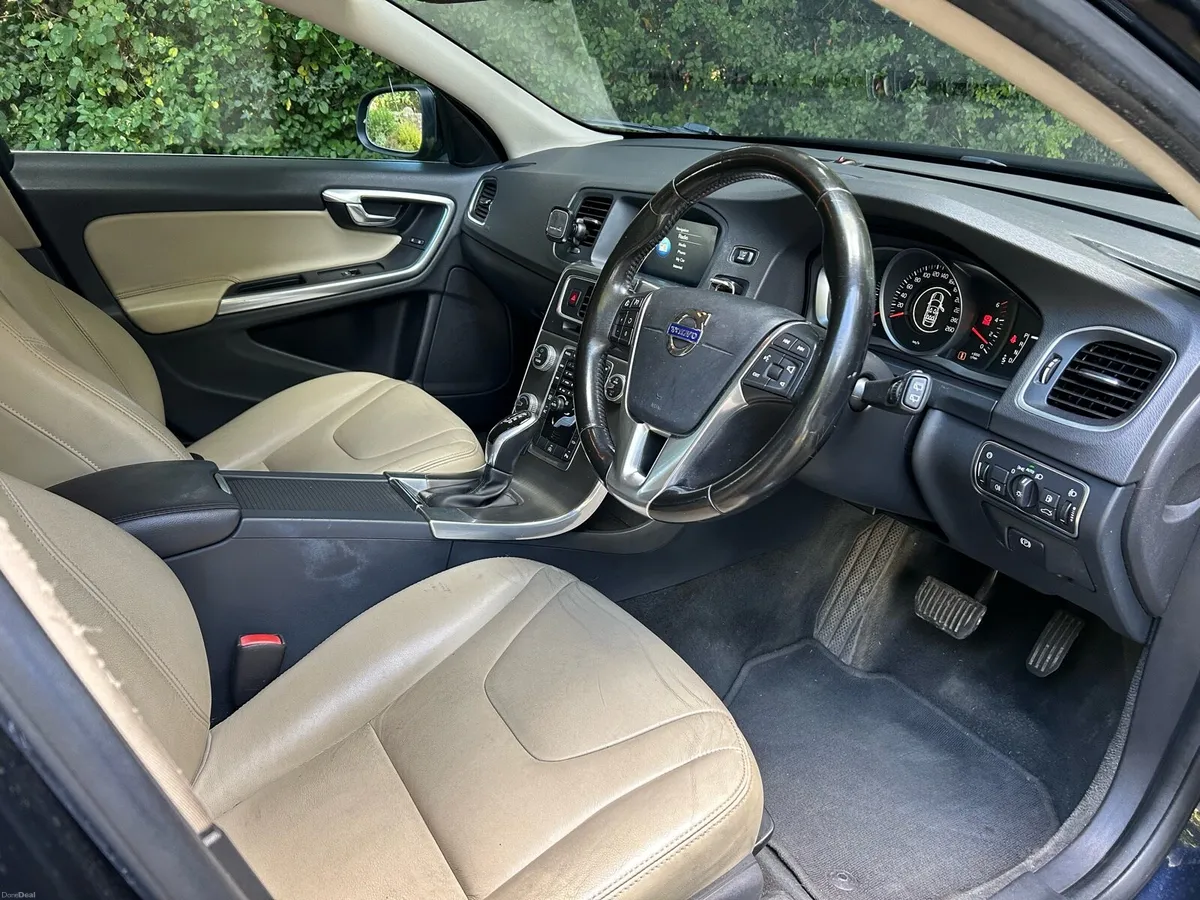 Volvo v60 - Image 4
