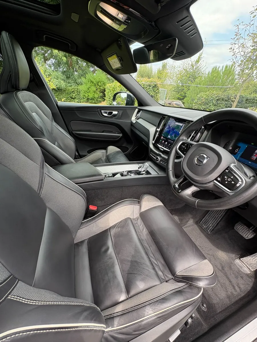 Volvo XC60 2023 - Image 4