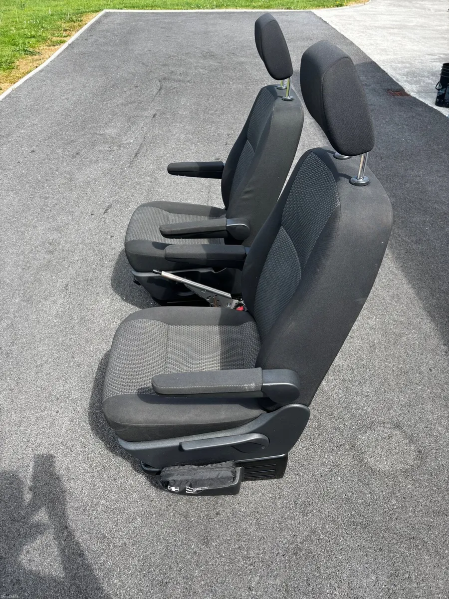 Volkswagen Transporter 2021 - Image 2
