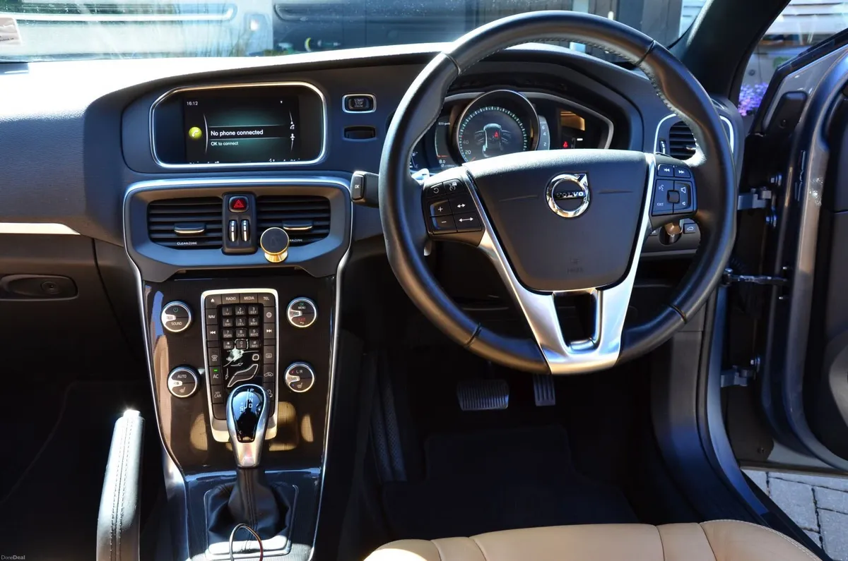 Volvo V40 Cross Country T5  AWD 245 hp - Image 3