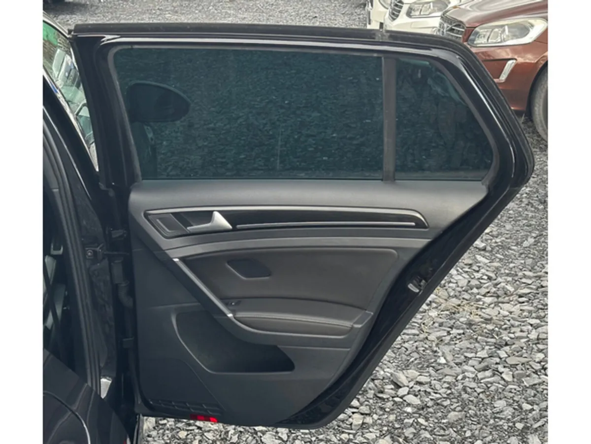 Volkswagen Golf R  - 2.0L Automatic petrol (0640) - Image 4