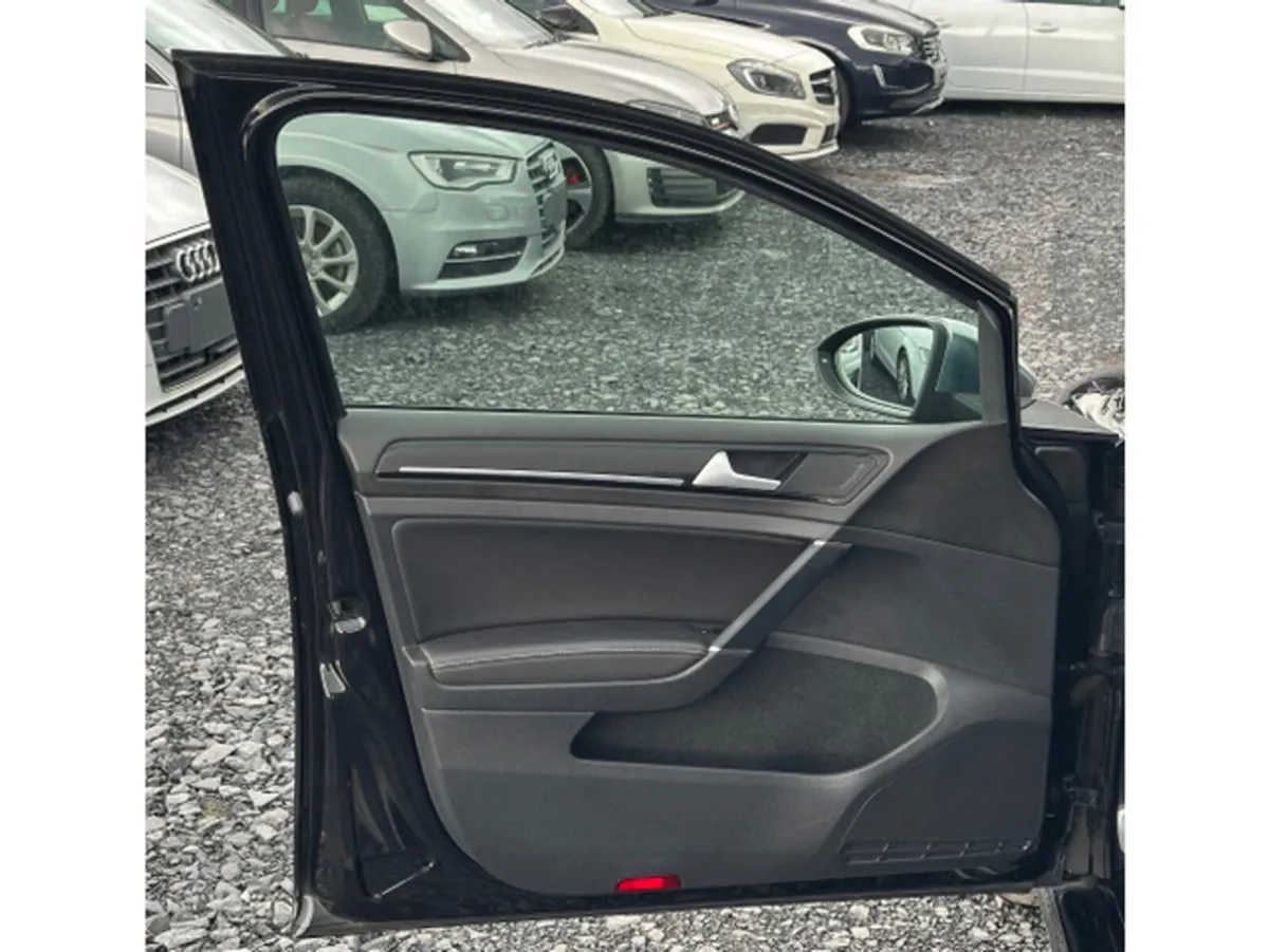 Volkswagen Golf R  - 2.0L Automatic petrol (0640) - Image 6