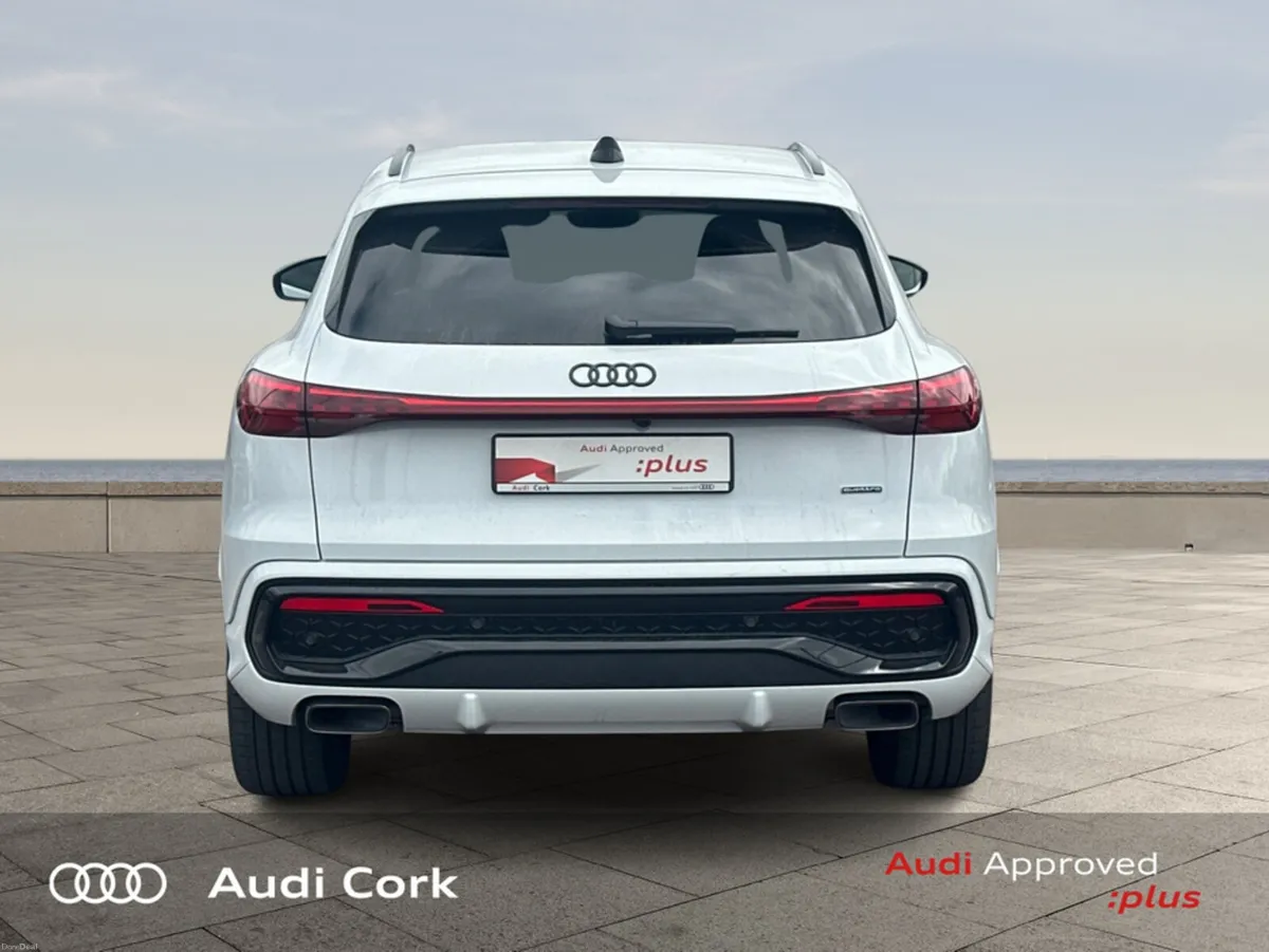 Audi Q5 E-HYBRID 220KW QUATTRO S-LINE WITH BLACK S - Image 6