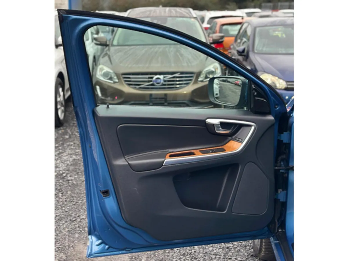 Volvo XC60 2.0L Diesel Automatic  Sunroof (3276) - Image 4