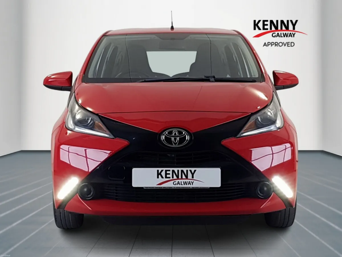 Toyota Aygo 1.0 VVTI X-PLAY 5DR - Image 2