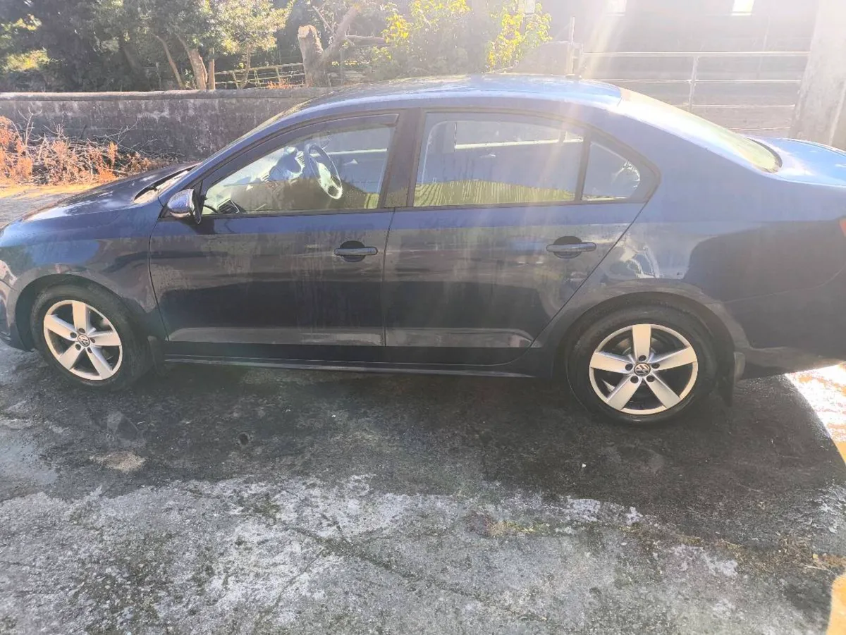VW Jetta 1.6 tdi diesel Automatic - Image 2