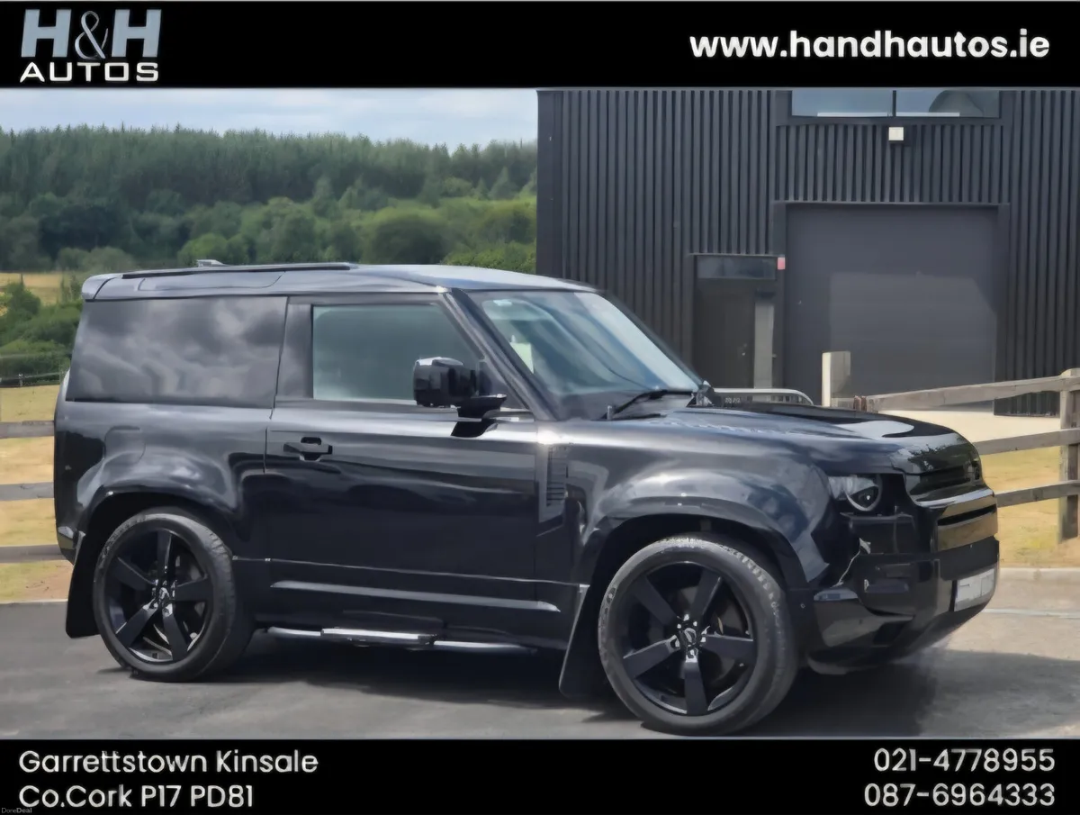 Land Rover Defender 2022 - Image 1