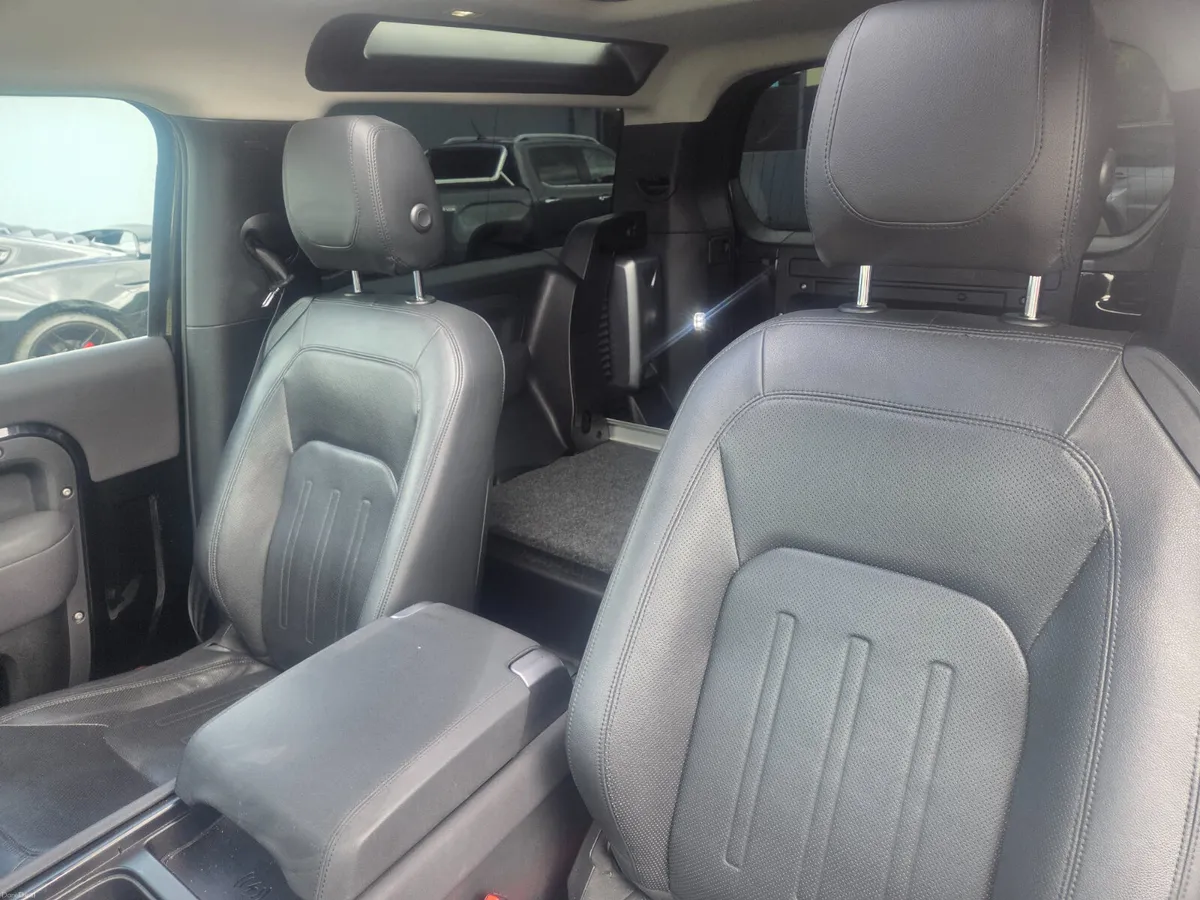 Land Rover Defender 2022 - Image 6