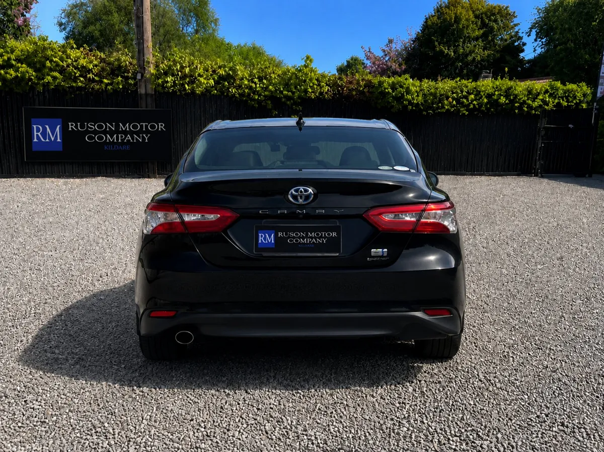 21 Toyota Camry 2.5 Hybrid - Image 6