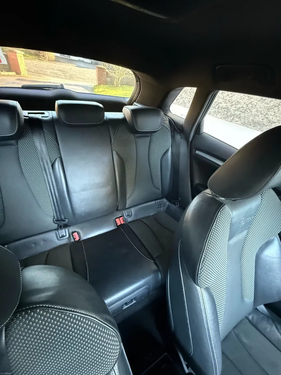 Audi A3 S-line Black Edition 1.6TDI - Image 6
