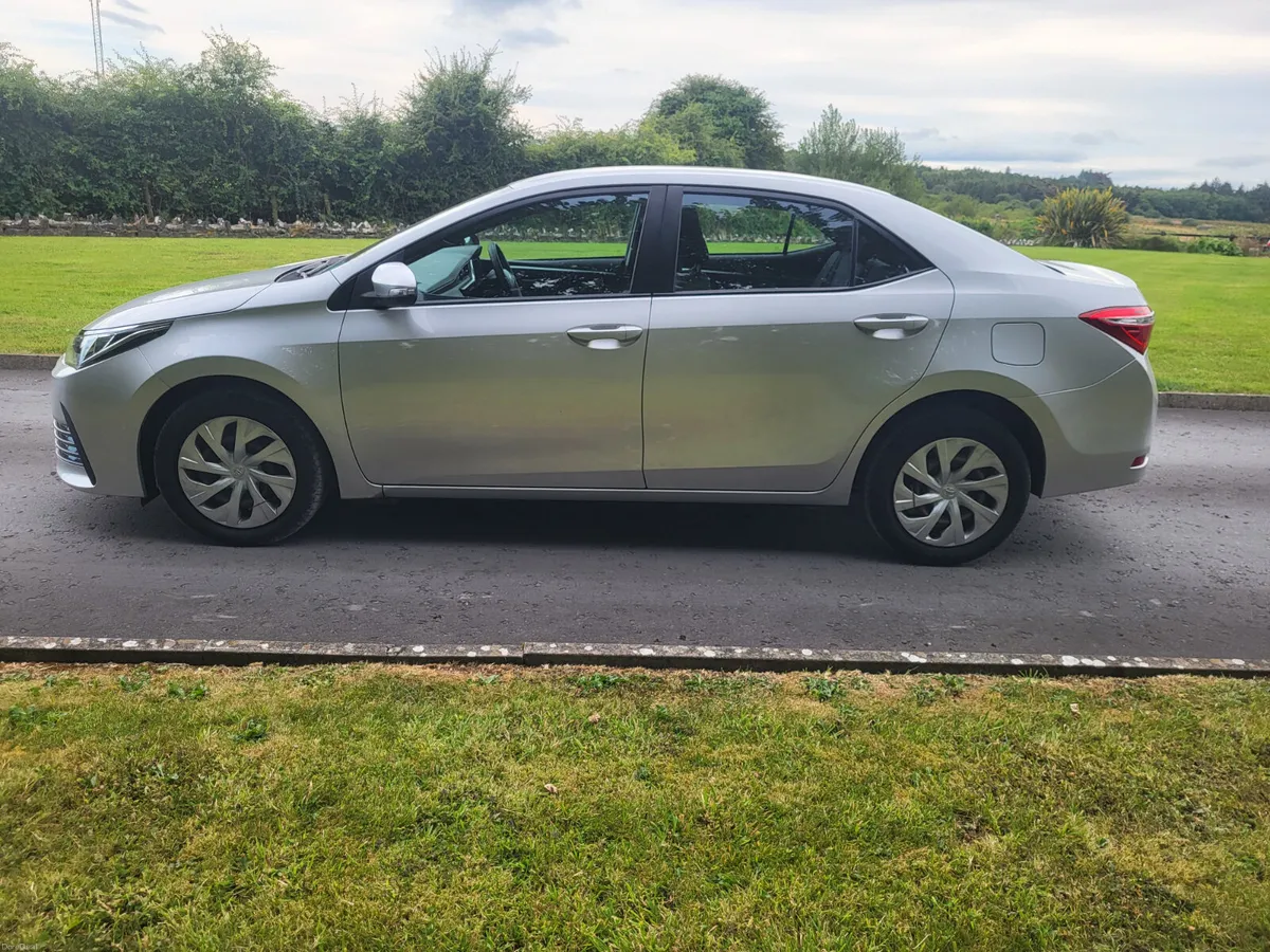 Toyota Corolla   1.3 petrol  Low kms - Image 5
