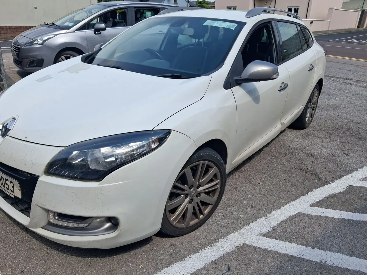 Lovely  Megane estate  nct jun 27 plus tax - Image 6