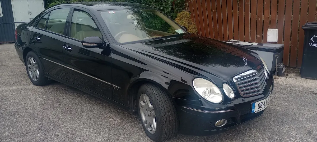 Mercedes-Benz E-Class 2008 - Image 2