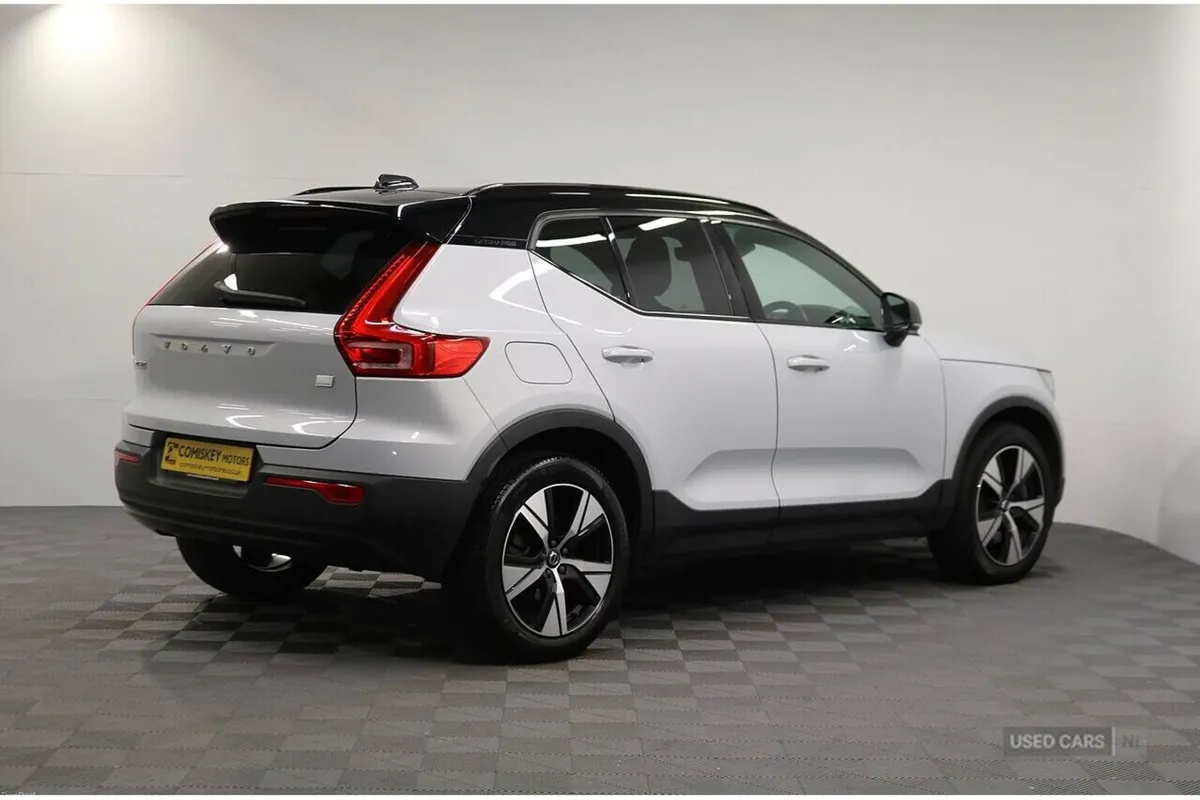 Volvo XC40 h T5 Twin Engine R-Design - Image 6