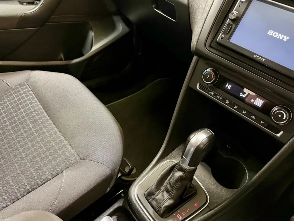 Volkswagen Polo DBA-6RCJZ 5DR AUTO - Image 6