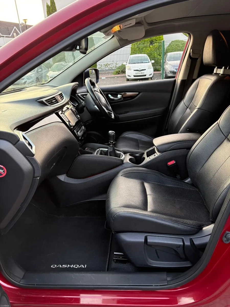 Nissan Qashqai 1.5 DSL SV Premium Van - Image 4