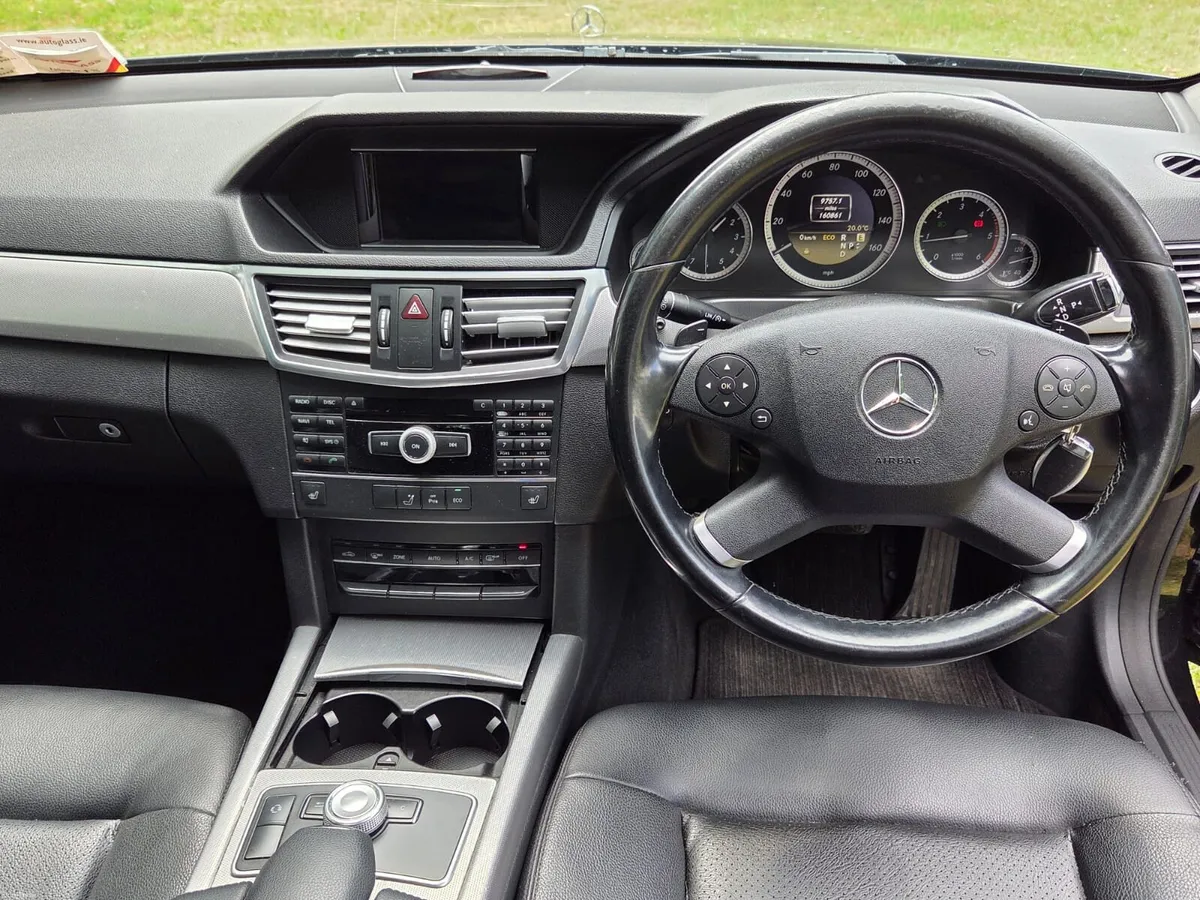 Automatic 7 seater Mercedes NCT 05 27 156 MILES 2. - Image 2