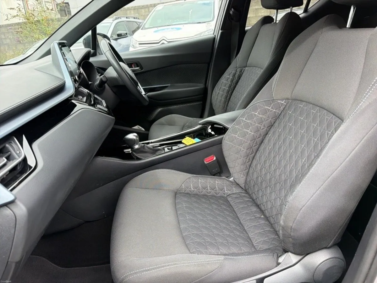 Toyota C-HR HYBRID SPORT // REAR CAMERA // BLUETOO - Image 6