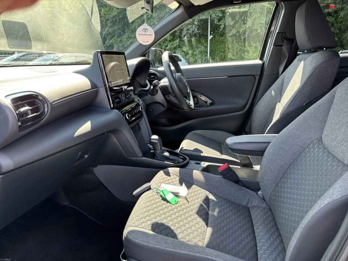 Toyota Yaris Cross YARIS CROSS LUNA SPORT - Image 6