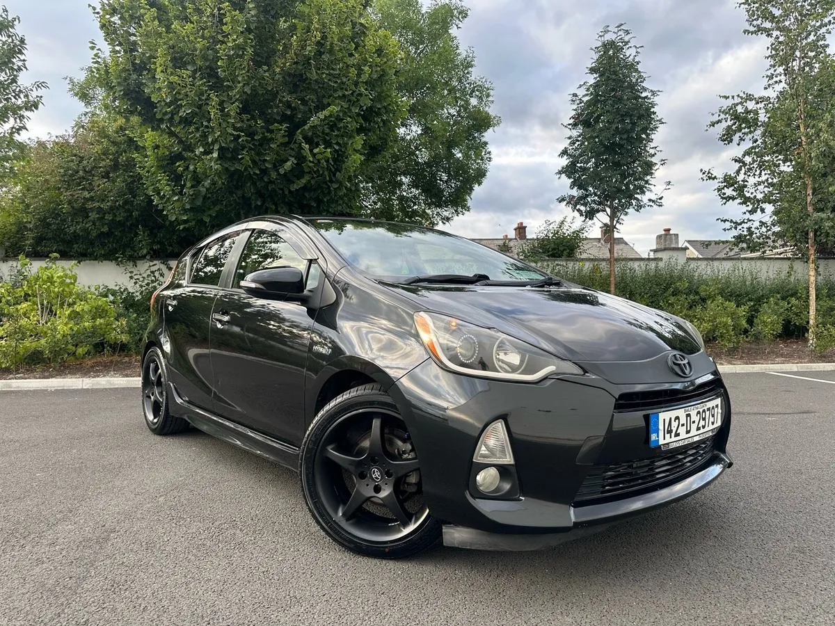 TOYOTA AQUA - Image 1