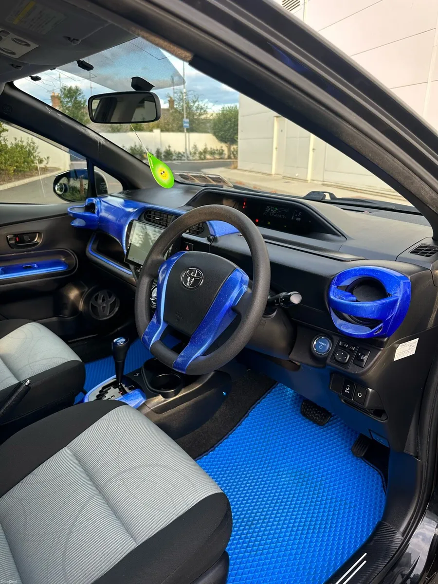 TOYOTA AQUA - Image 5