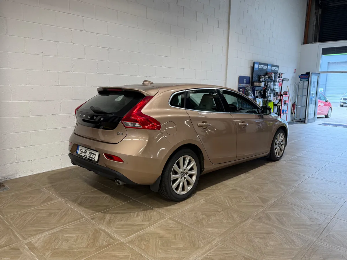 Volvo V40 2013 SE LUX - Image 3