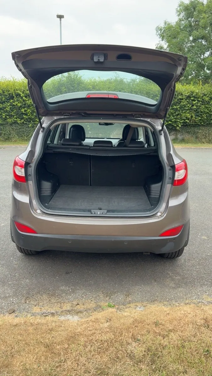 2 Hyundai ix35 - Image 3