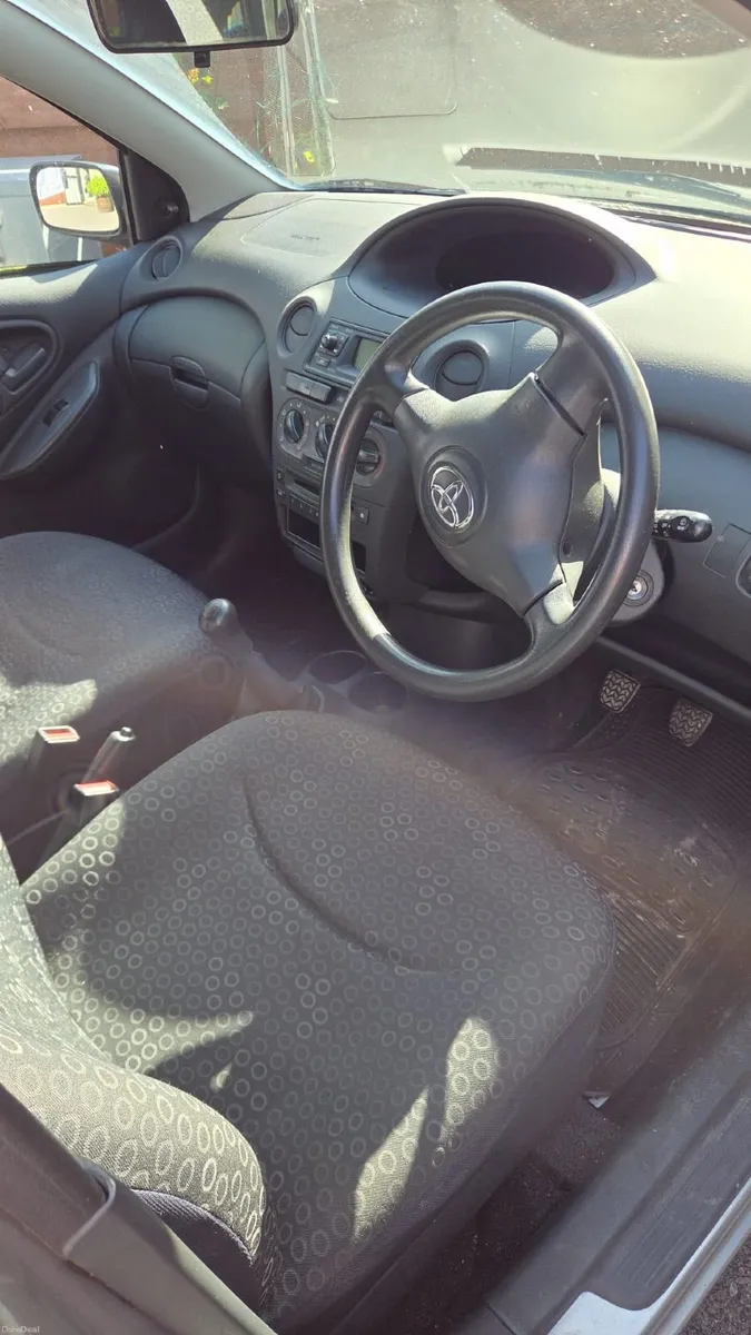 Toyota Yaris 2003 - Image 3