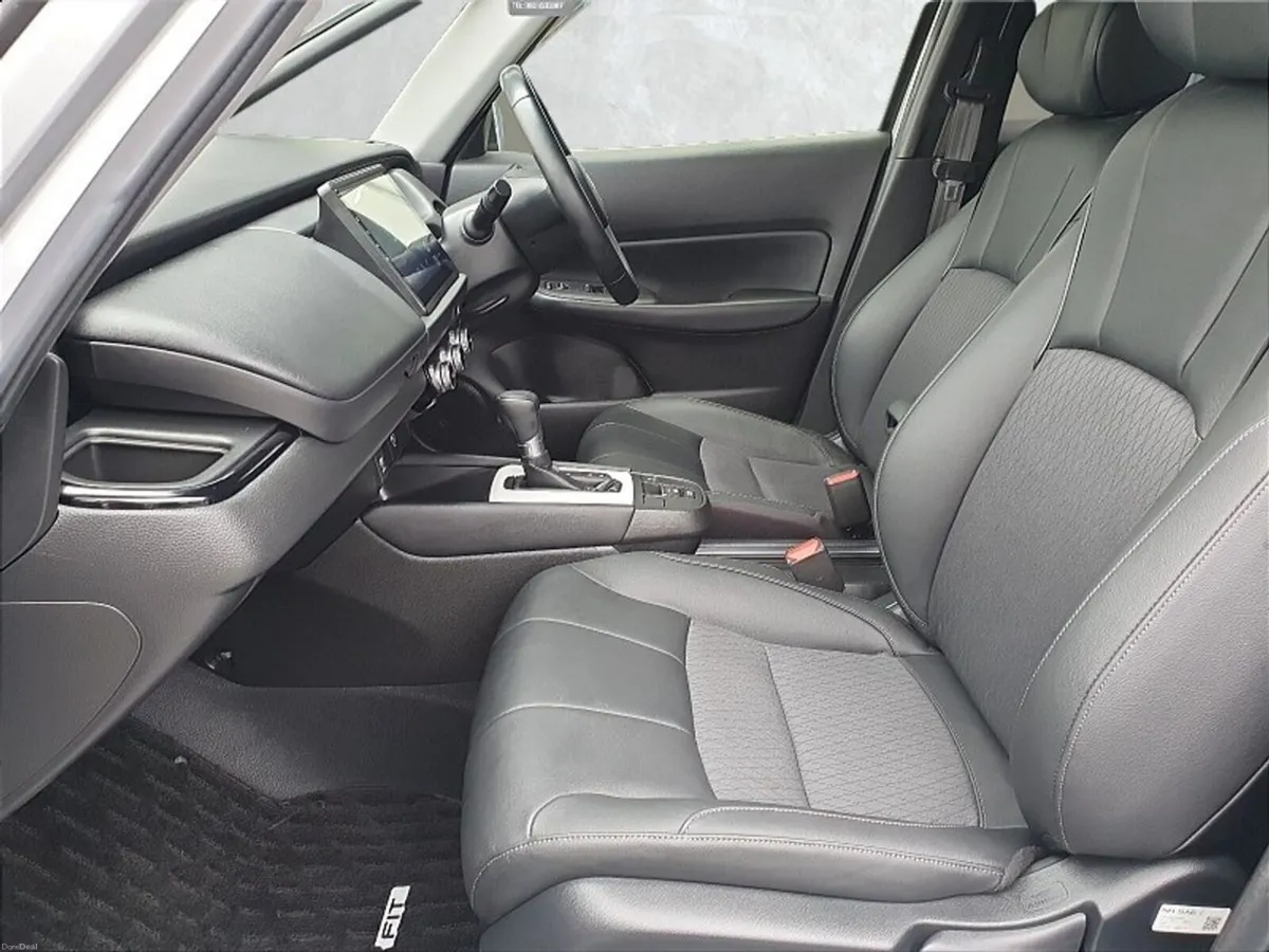 Honda Fit ** E HYBRID ** AUTO ** TRINITY MOTORS ** - Image 6