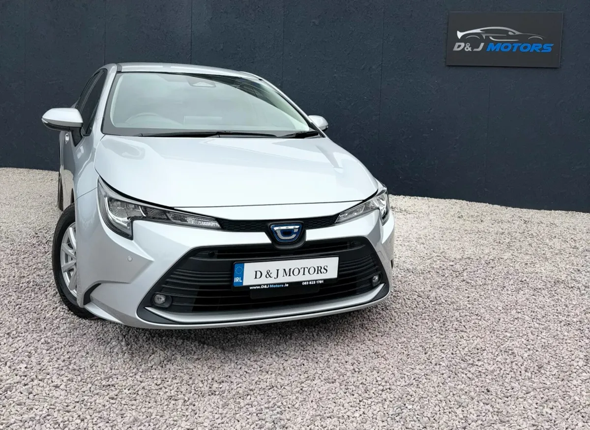 Toyota Corolla Touring 1.8 Self Charging Hybrid - Image 2