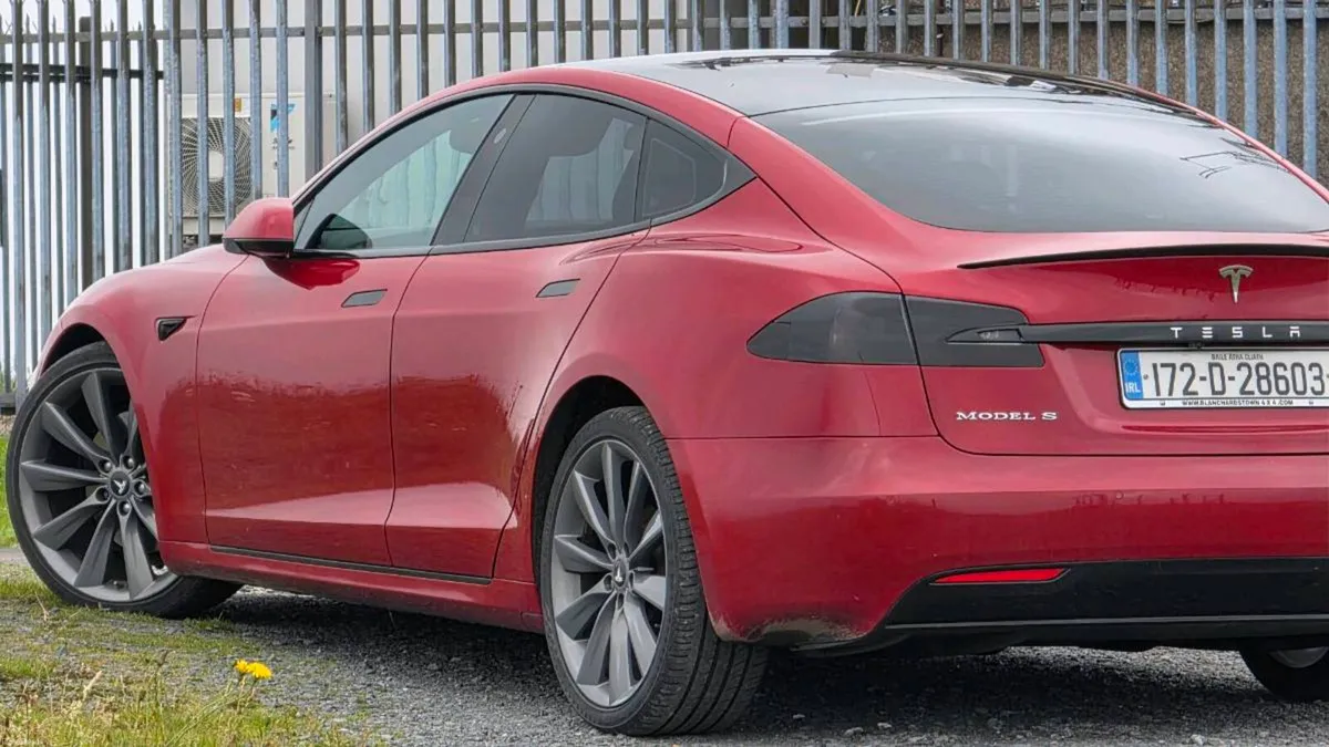 Tesla model S 75D Ultra red - Image 5