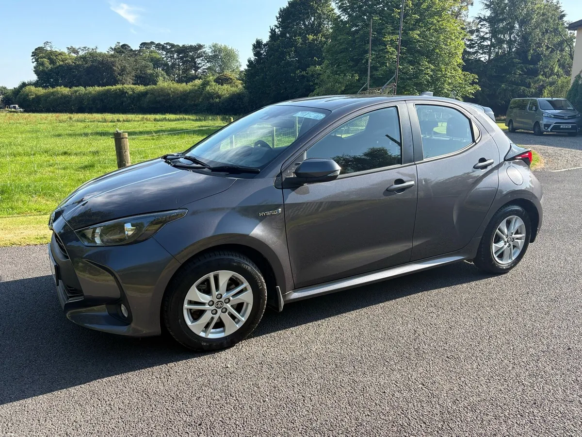 Toyota Yaris Luna Hybrid - Image 1