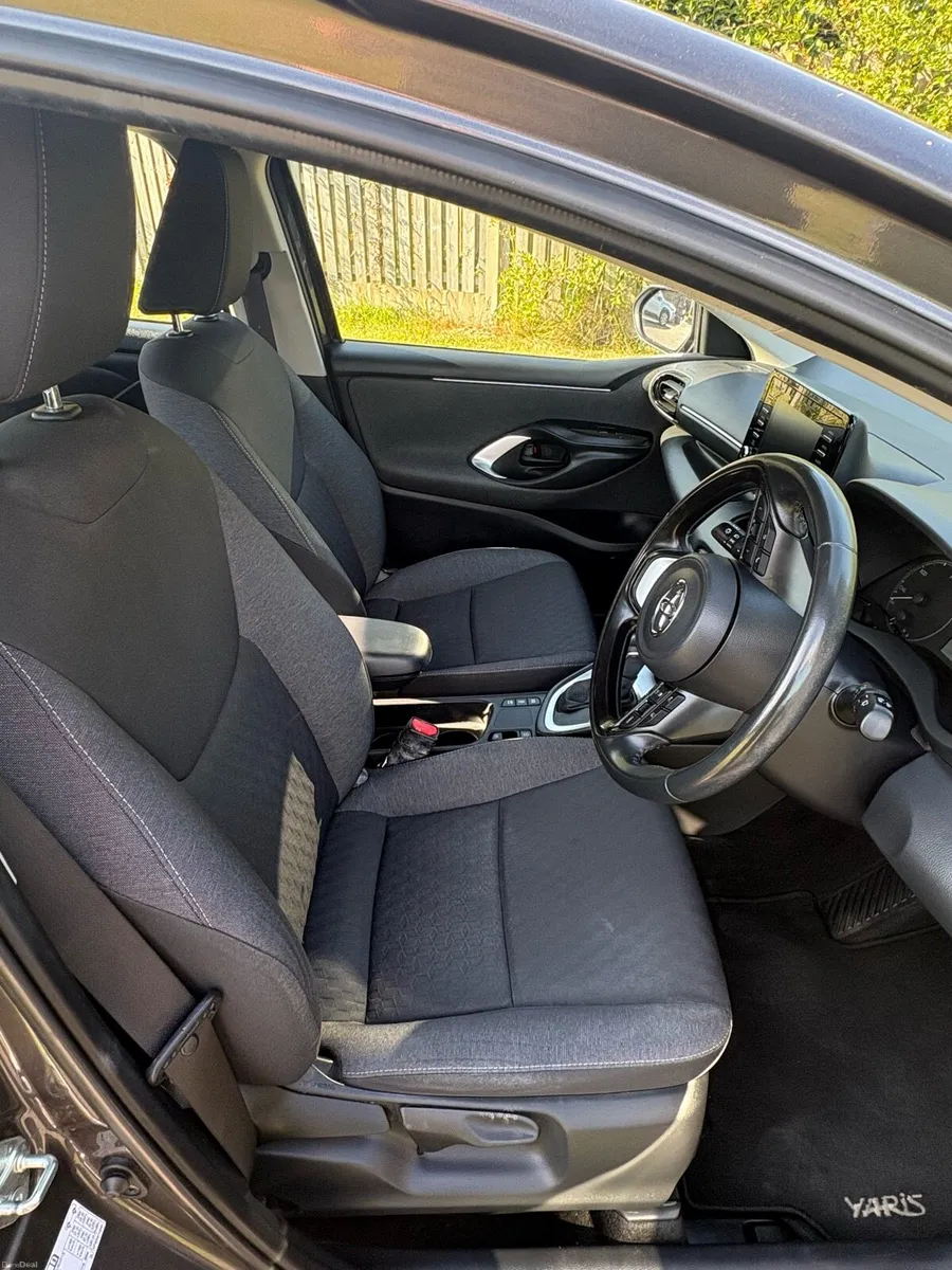 Toyota Yaris Luna Hybrid - Image 4