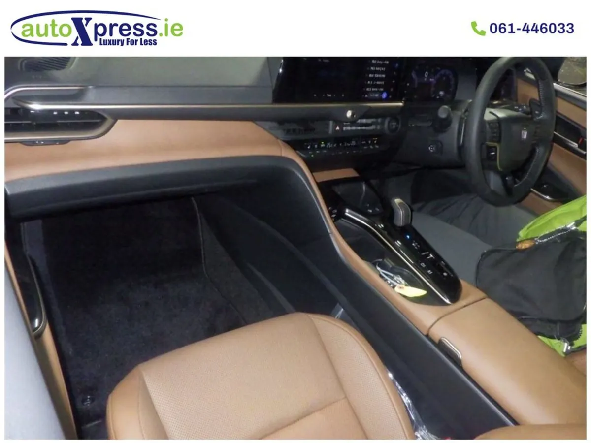 Toyota Crown NEW 4WD ESTATE, Hybrid, - Image 2