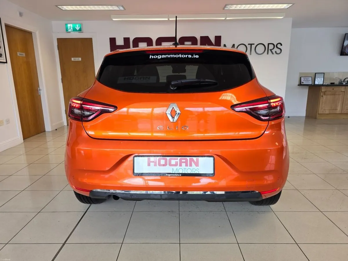Renault Clio Iconic TCE 100 5DR * Fabulous Spec * - Image 5