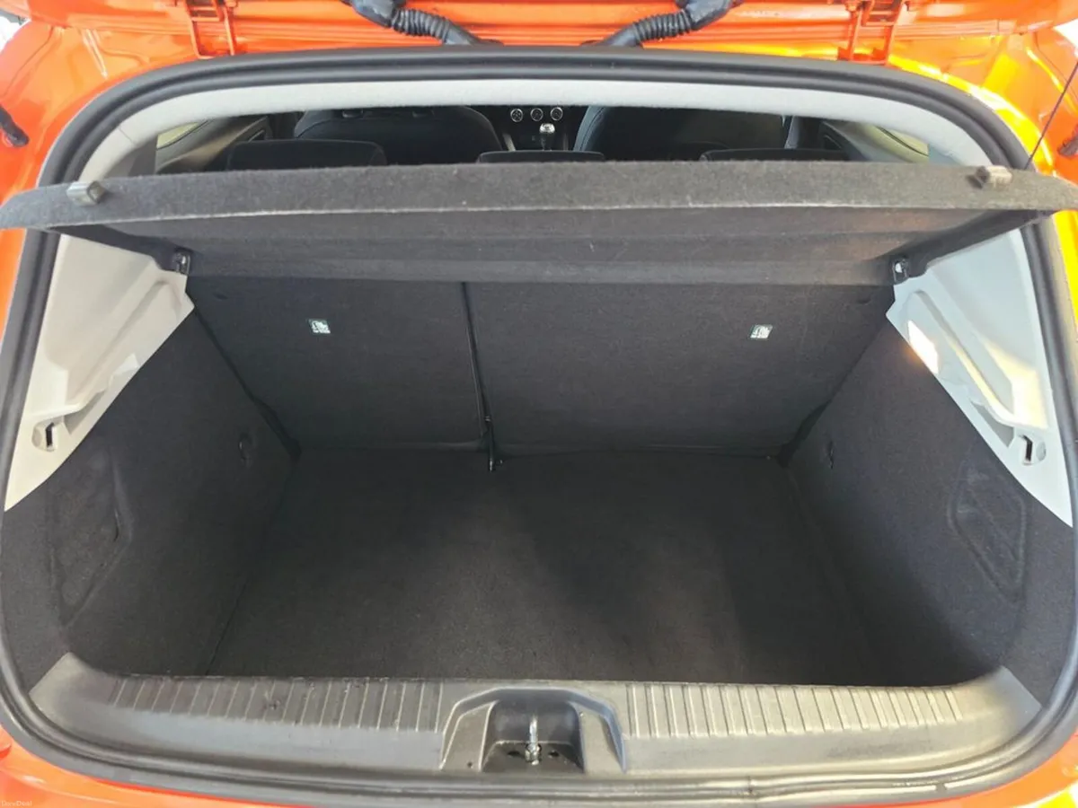 Renault Clio Iconic TCE 100 5DR * Fabulous Spec * - Image 6