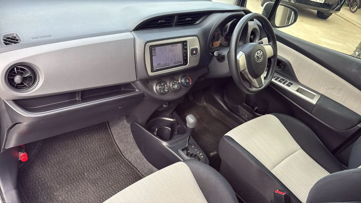 Toyota Vitz 2016 fresh nct - Image 4