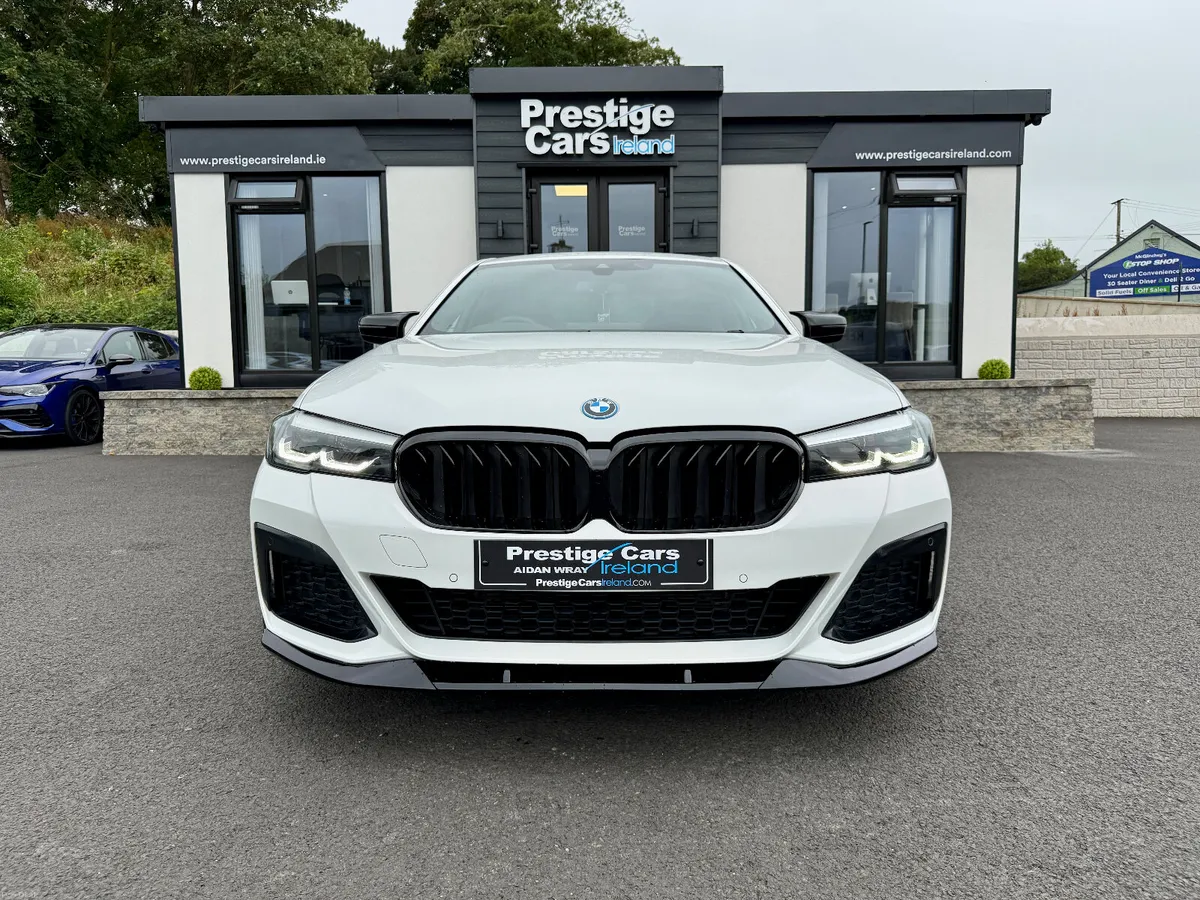 221 BMW 530E M SPORT,M PERFORMANCE KIT,ALPINEWHITE - Image 2