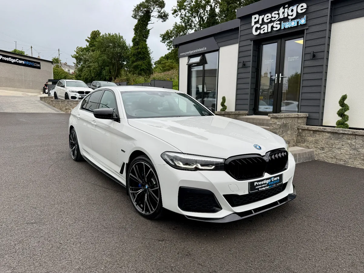 221 BMW 530E M SPORT,M PERFORMANCE KIT,ALPINEWHITE - Image 4