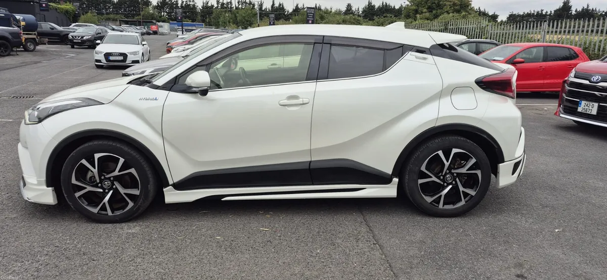 Toyota C-HR Sports G Leather Specs - Image 4