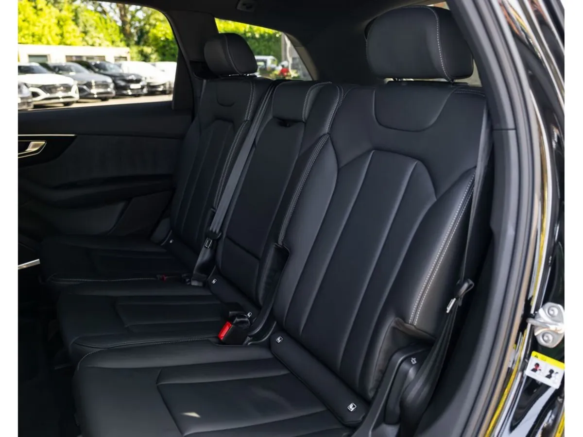 Audi Q7 TFSIe S Line Black Edition - Image 6